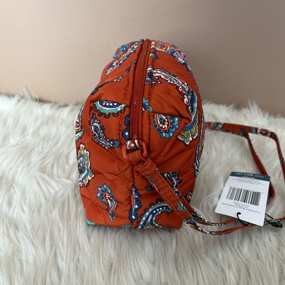 {Vera Bradley} Camera Bag Crossbody in Ultralight Manor Paisley - NWT - Picture 8 of 9